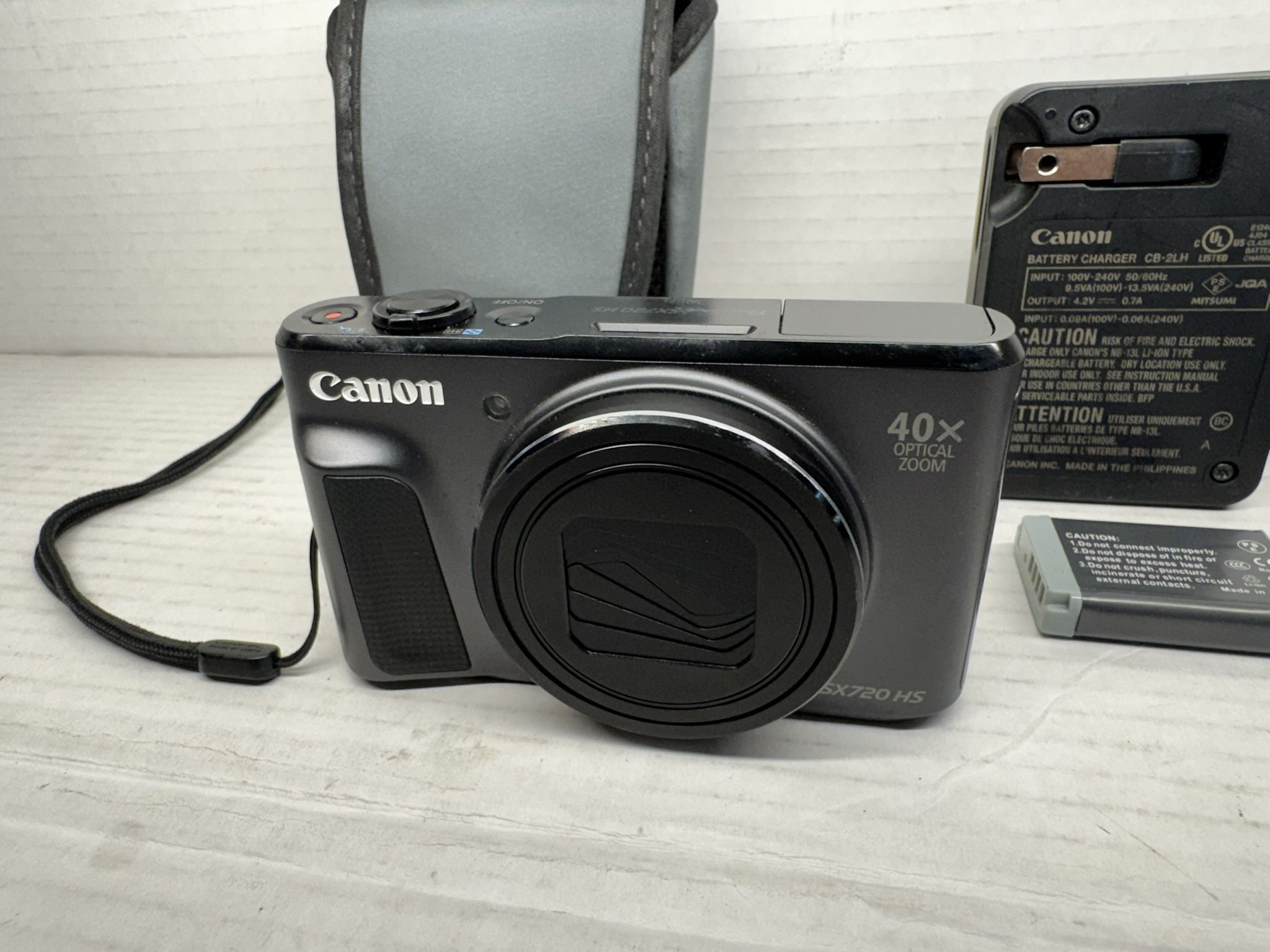 Canon Powershot SX720 HS 20.3MP Digital Wi-Fi Camera W/Battery Charger Case BLK