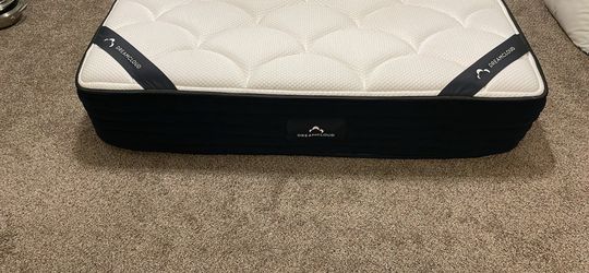 DreamCloud Queen Hybrid Mattress 12”