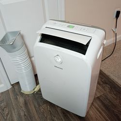Hisense Portable Air Conditioner, Fan & Dehumidifier w/ hose
