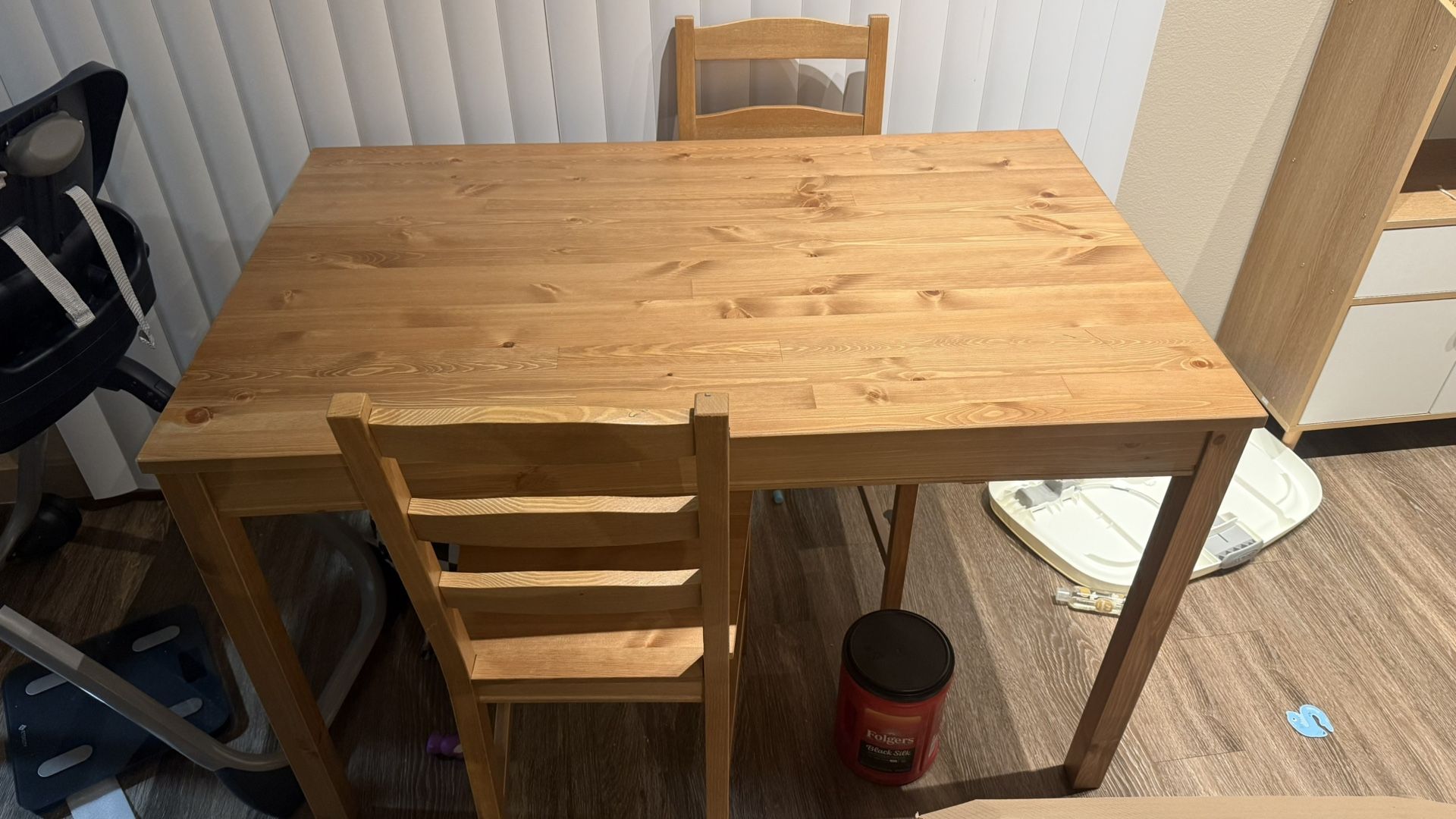 Dinning table + 4 Chairs(Price negotiable-Time Crunch)