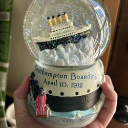 Titanic Snowglobe