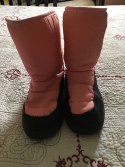 Girl snow shoes