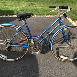 Vintage Schwinn Suburban Woman’s 10 Speed Bike 27X1 1/4 Tires