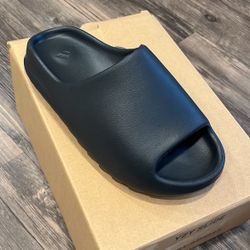 Yeezy Slides Size 10 & 11