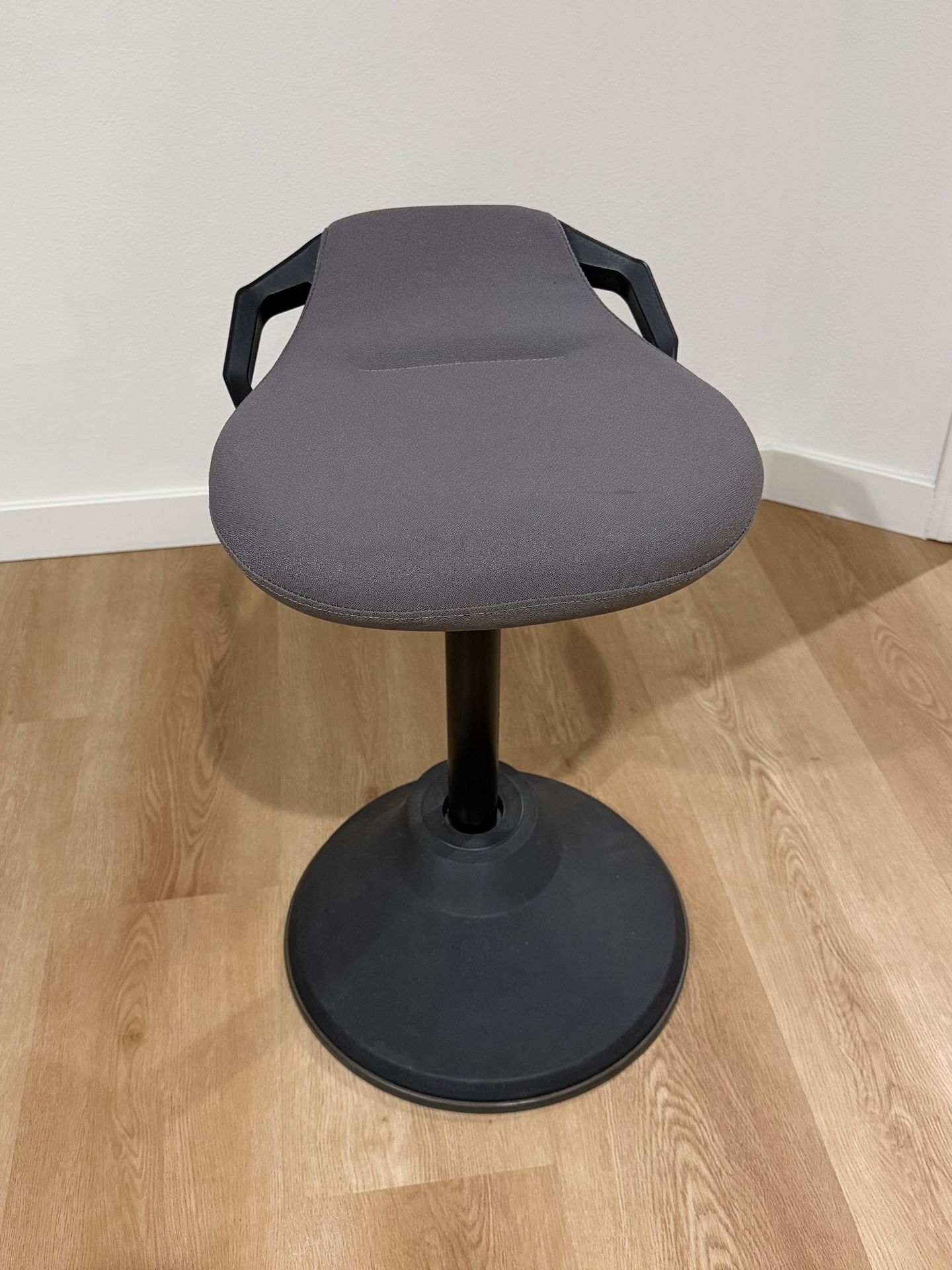 Ergonomic wobble core chair