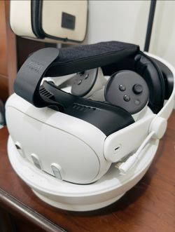 🥽 Meta Quest 3 – Like New + PRISMXR Charging Dock + KIWI Design Head Strap