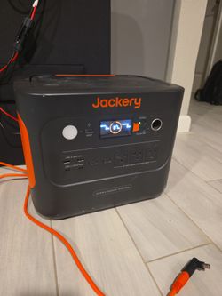 Jackery explorer 1000 plus with 1000 plus battery and a 100w solar panel