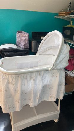 Delta children’s Moses basket