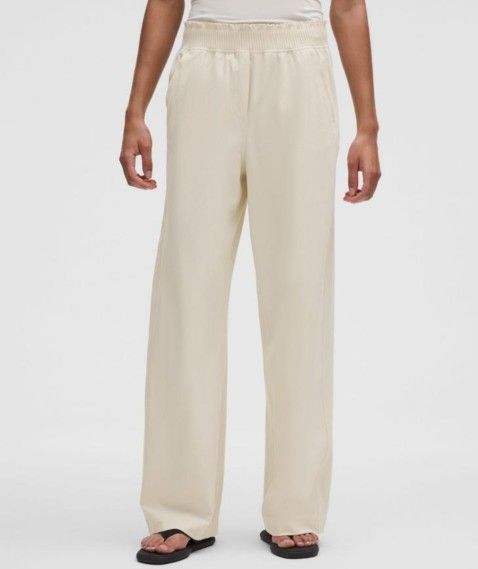 Lululemon Stretch Woven Ruffle-Waist Wide-Leg Pant, Light Ivory Size XS ( Brand New)