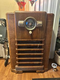 Antique Zenith Floor Console Radio – Art Deco Wood Cabinet – Vintage 1930s/1940s