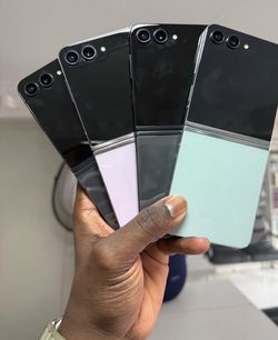 SAMSUNG Z FLIP 7  UNLOCKED
