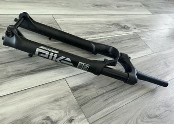 Suntour Fork w/Rockshox Pike Graphics NEW