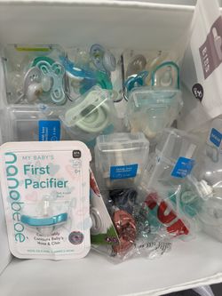 Bundle: 20+ Baby Pacifiers And Clip Holders