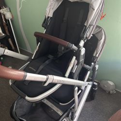 Uppababy Vista V2 Stroller And Mesa Infant Car seat 