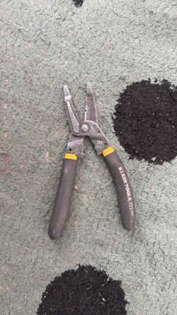 Klein Tools 1009 Long-Nose Wire Stripper, Cutter, and Crimper