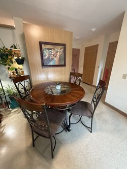 Round Table & Chairs Dinning Set