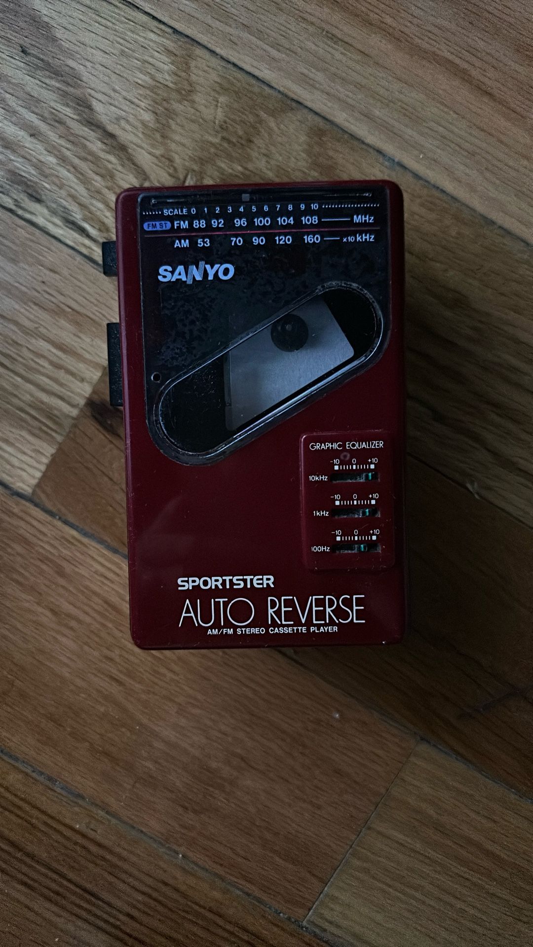VINTAGE SANYO SPORTSTER MGR-87 Cassette PLAYER RED WALKMAN AM/FM Radio As Is