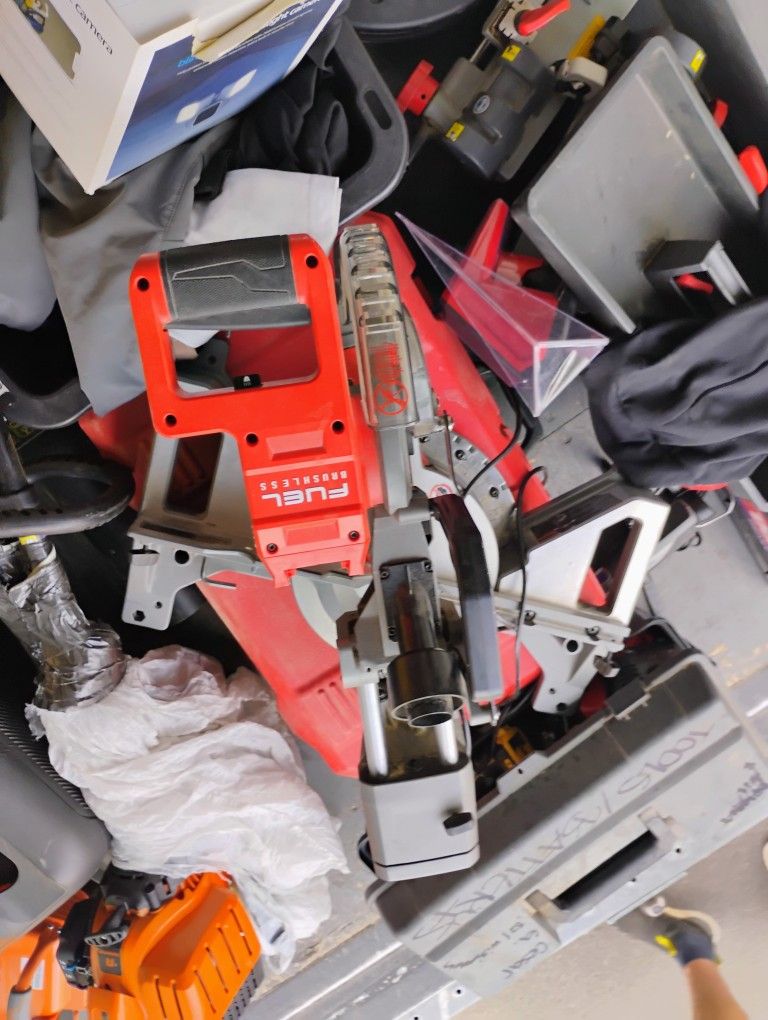 Milwaukee Dual-Bevel Sliding Compound Miter Saw M18 FUEL 2734