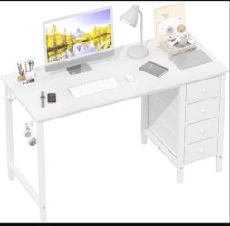 Computer Desk assembled ensamblado