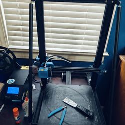 Creality CR-10 V2 3d Printer w/Filament