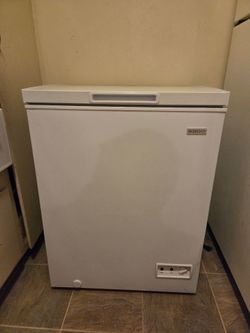 Igloo Upright Freezer Chest 5 Cubic Ft. Kitchen Ice