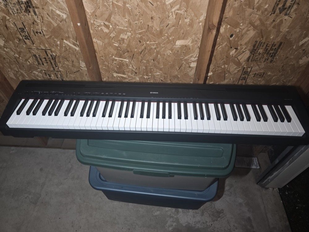 YAMAHA P-95 WEIGHTED KEY PIANO