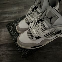 Jordan 4 Military Black 