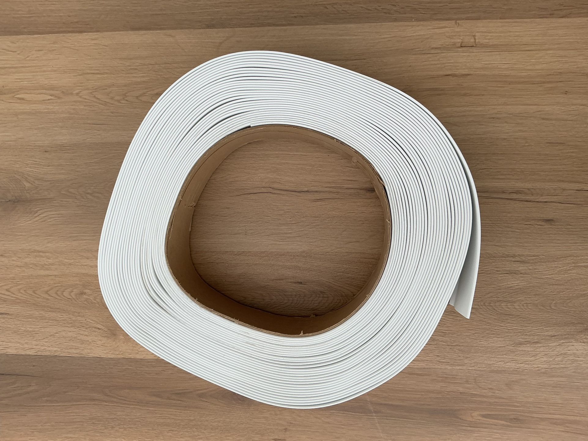 ROPPE Corporation Snow 4 in. x 120 ft. x 0.125 in. Rubber Wall Cove Base