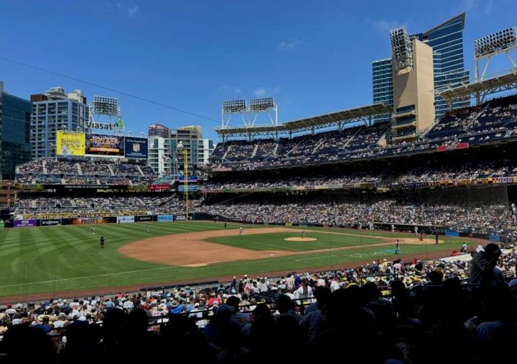 Padres Vs Dodgers Tickets Monday June 9 6/9 Field Level