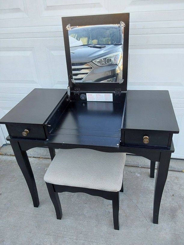 Vanity Table And Bench