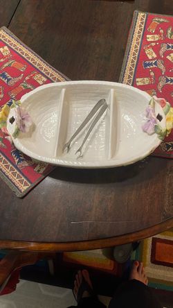 Serving tray with three compartments