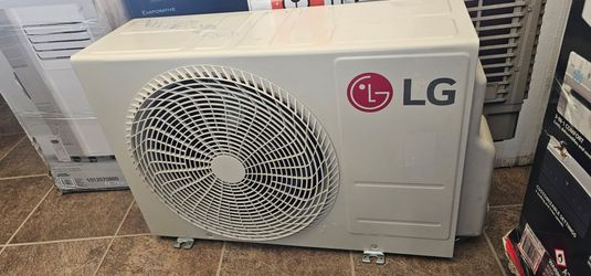 LG ( OUTDOOR UNIT )12,000 BTU 20 SEER2 Wi-Fi 1-Zone Ductless Mini Split Heat Pump Air Conditioner 115V