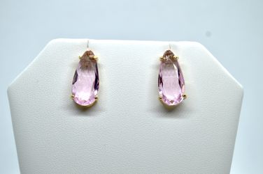 Full Prong Cubic Zirconia Pink colored
