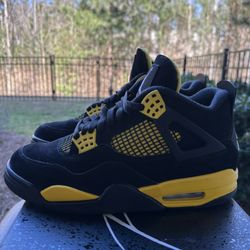 Jordan 4 Thunder.        3 4 5 9 11 12 14 Playoffs Metallic 