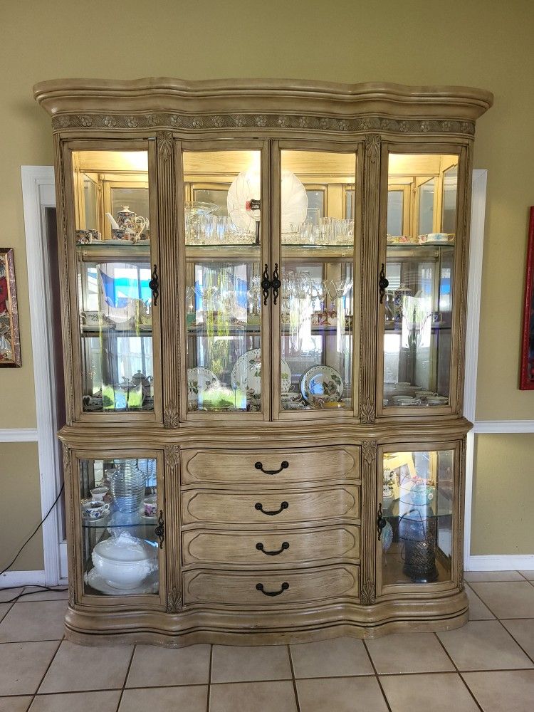 Michael Amini Aico. Huge Vintage Oak Wood China Cabinet. EUC.
