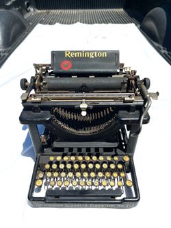 Antique 116 years old great condition 1910 standard No. 10 model typewriter. Valued at $1200.