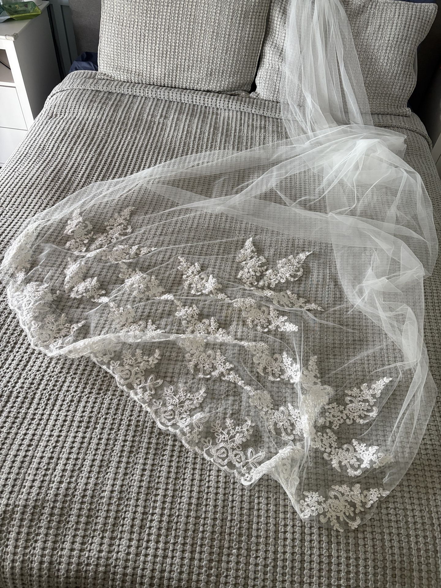 Cathedral Veil - 102” Never Used Off White
