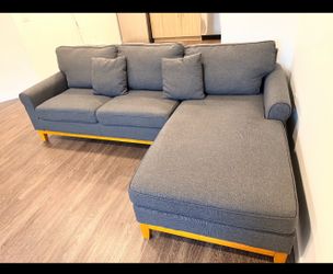 Gray L-Shape Sectional Sofa w/ Wood Base & Accent Pillows