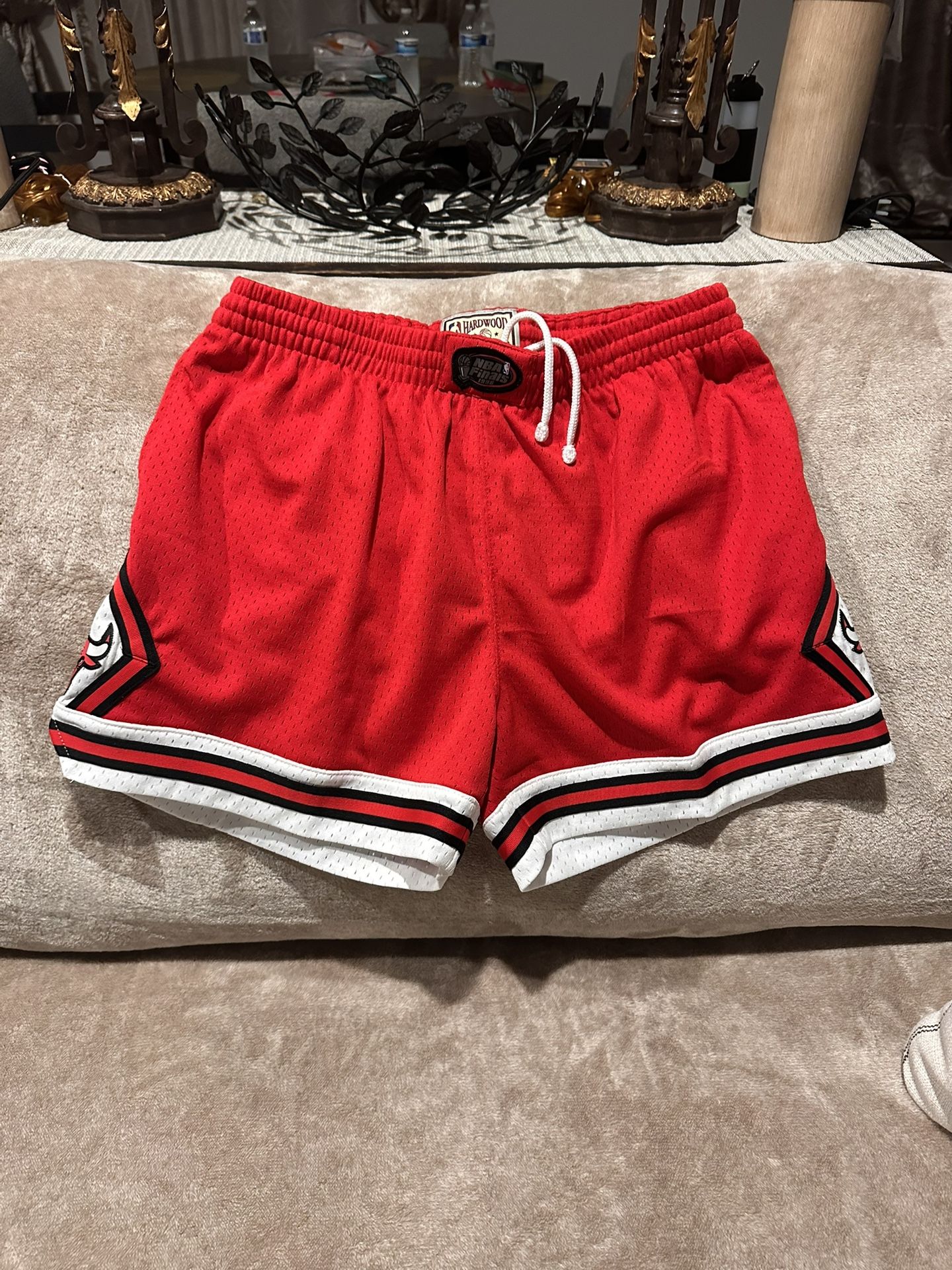 Mitchell and Ness Red NBA WOMENS JUMP SHOT SHORTS BULLS 2XL NWT