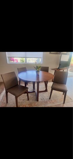 Round Wood Dining Table with 4 Chairs