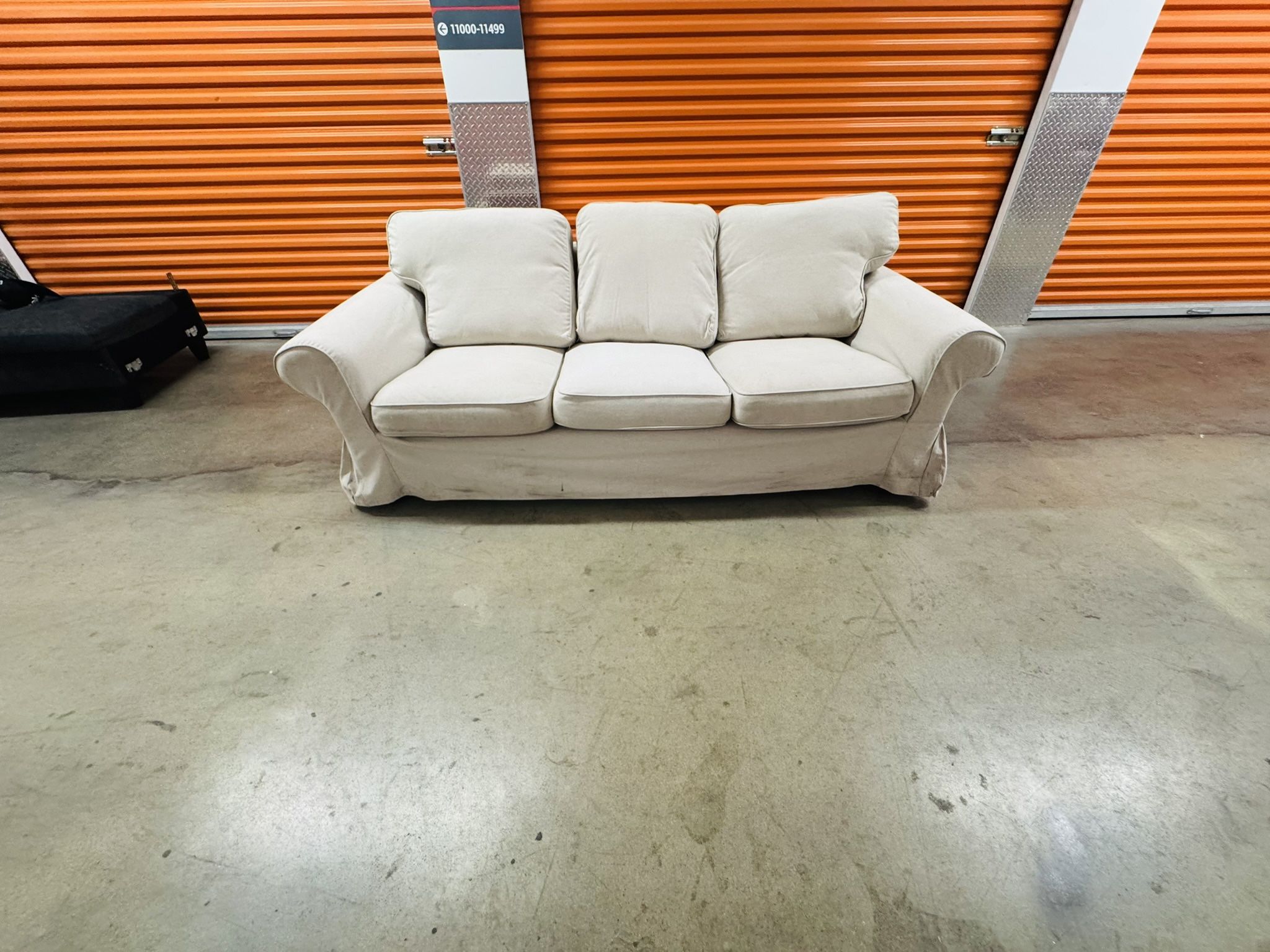 White Beige  Couch ((FREE DELIVERY))