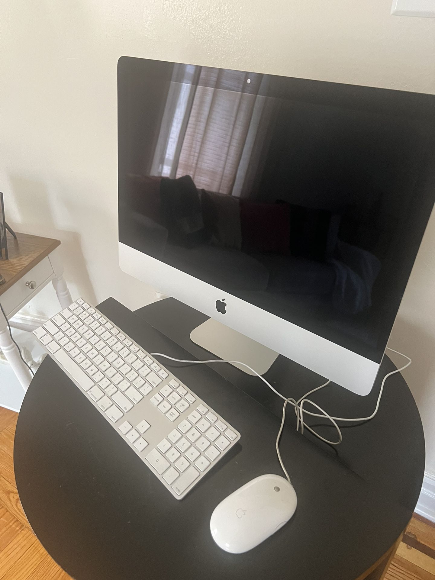 Apple iMac 4K 21.5" IMAC A1(contact info removed) Core i5 8GB 1TB.