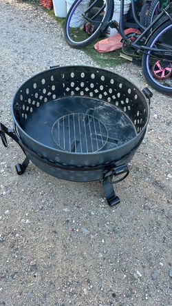 Large fire pit 28 inches across and 16 inches high comes with cover