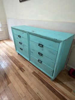8-Drawer Dresser