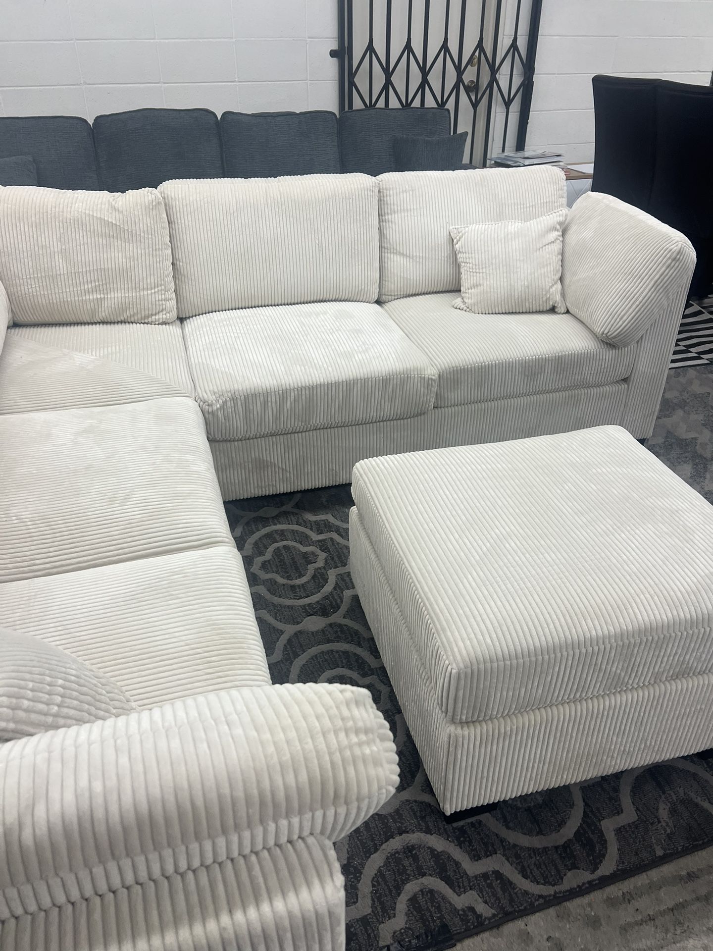 New Corduroy Sectional Couch with Ottoman! Free Delivery 🚚