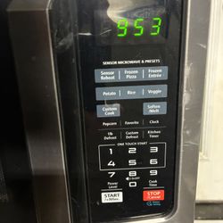 Toshiba 1.2 cu. ft. Countertop Microwave Oven in black stainless steel