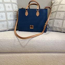Dooney &Bourke