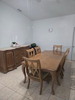 Juego de comedor y aparador
