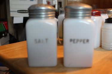 Hotpoint 1940's White Square Salt & Pepper Shakers