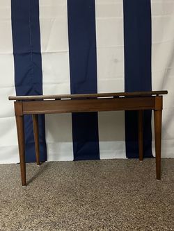 Rectangular Bench with lift top, with storage space.